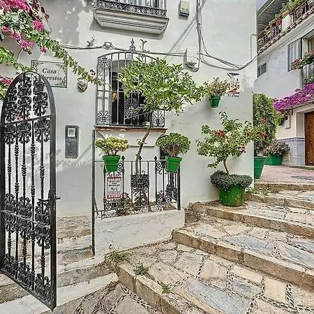 Picasso Studio 2 People Town Apartment *