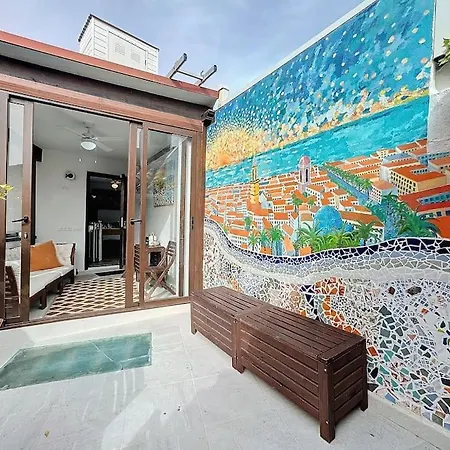 Picasso Studio 2 People Town Apartment