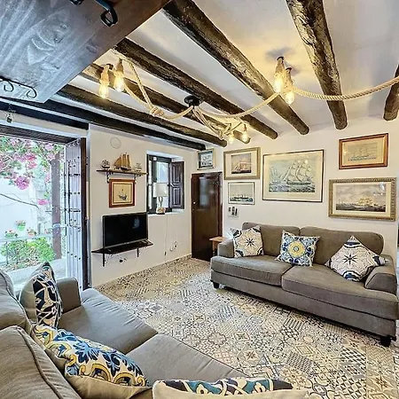 Picasso Studio 2 People Town * Estepona